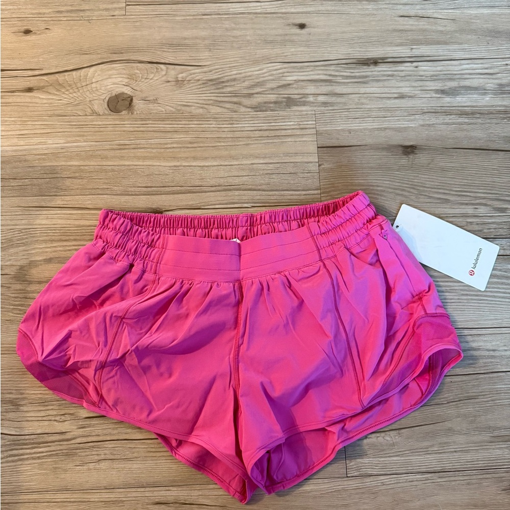 NWT Lululemon Hotty Hot 2.5” Low Rise Shorts Size 10 Lined Sonic Pink LW7AW9R!